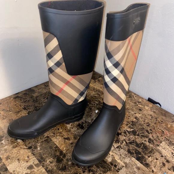 Burberry boots - Picture 2 of 4